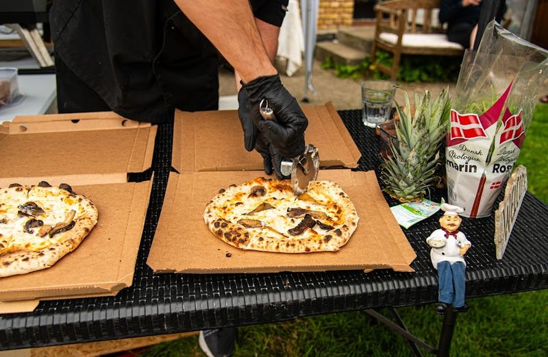 Gourmet pizza med mascarpone og pancetta fra Pizza Crew